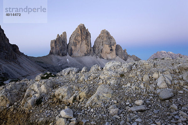 Drei Zinnen  Blaue Stunde  Sextener Dolomiten  Südtirol  Italien  Europa