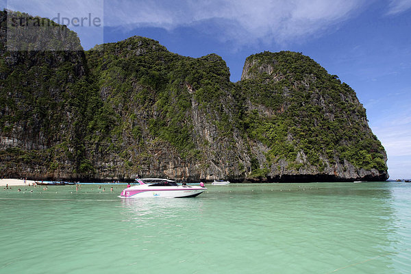 Boot  Maya Bay  Phi Phi Island  Phuket  Thailand  Asien