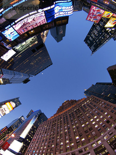 Times Square bei Nacht  Manhattan  New York City  NYC  USA  Vereinigte Staaten von Amerika