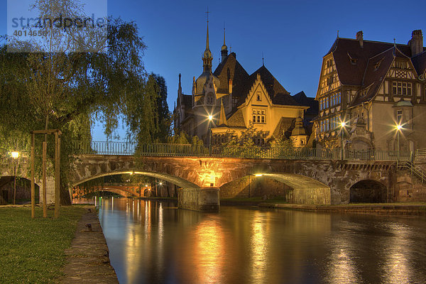 Die Brücke Pont St. Guillaume über die Ill  Nacht  Straßburg  Elsass  Frankreich  Europa