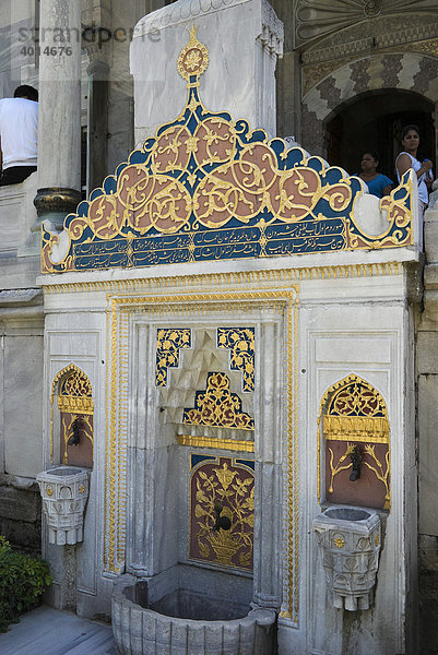 Brunnen  Topkapi Palast  Istanbul  Türkei  Europa  Asien