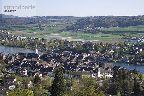 Blick von der Burg Hohenklingen auf Stein am Rhein  Bodensee  Kanton Schaffhausen  Schweiz