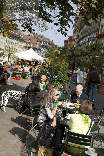 Gäste im Cafe Federal am Bärenplatz  Bern  Schweiz