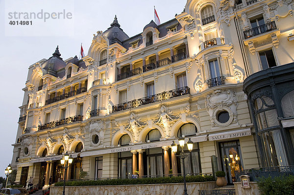 Hotel de Paris in der Dämmerung  Luxushotel  Monte Carlo  Monaco  Cote d'Azur  Frankreich