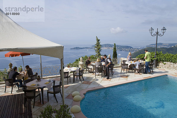 Hotel Restaurant Chateau de la ChËvre d'Or  Pool  Terrasse  Blick zum Cap Ferrat  »ze-Village  »ze  bei Monaco  Cote d'Azur  Frankreich
