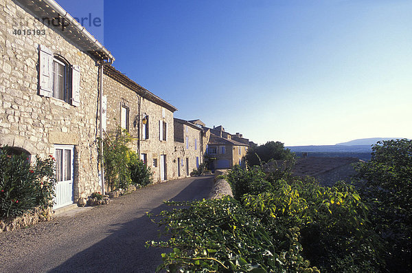 Dorf La Garde-AdhÈmar  Cotes du Rhone  Provence  Frankreich  Europa