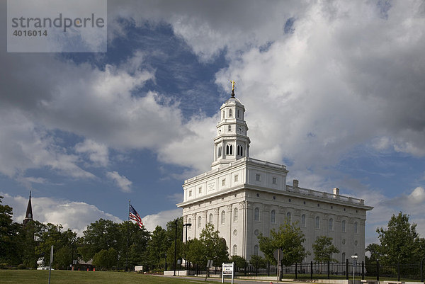 Der Nauvoo Mormonen-Temple  ursprünglich in den 1840er Jahren erbaut  wurde zerstört als die Mormonen nach Utah flohen  wieder aufgebaut im Jahr 2002  Nauvoo  Illinois  USA