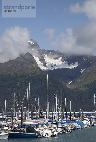 Der kleine Bootshafen an der Resurrection Bay  Seward  Alaska  USA