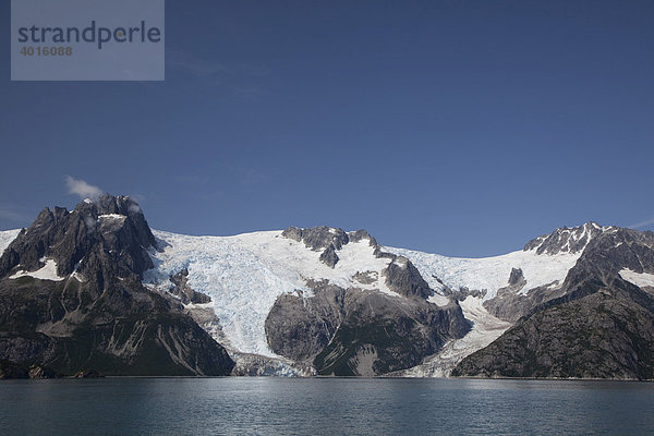 Northwestern Glacier Gletscher fliesst in den Northwestern Fjord im Kenai Fjords National Park  Seward  Alaska  USA