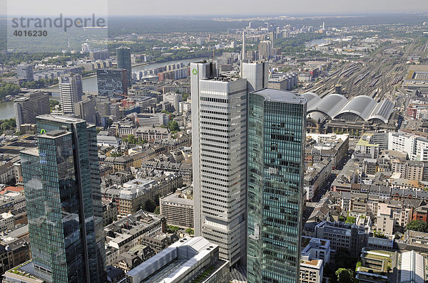 Blick auf das Bankenviertel  Frankfurt am Main  Hessen  Deutschland  Europa