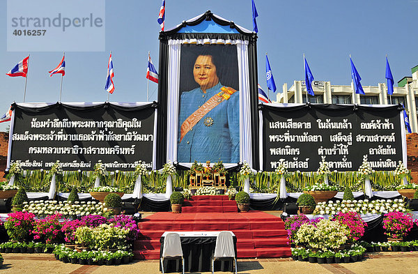 Traueraltar für die am 02. Januar 2008 verstorbene thailändische Prinzessin Galyani Vadhana  Chiang Mai  Thailand  Asien