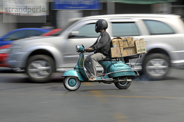Alter Roller als Transportmittel  Bangkok  Thailand  Asien