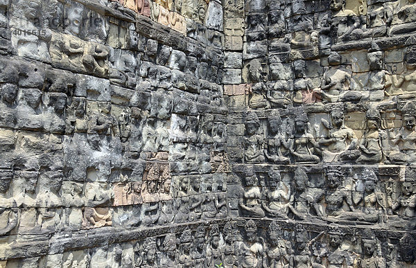Verwitterte Reliefs  Terrasse der Elefanten  Angkor  Kambodscha  Asien