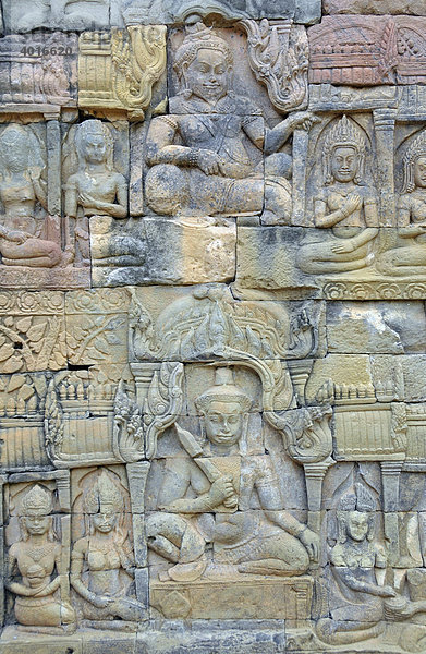 Verwitterte Reliefs  Terrasse der Elefanten  Angkor  Kambodscha  Asien