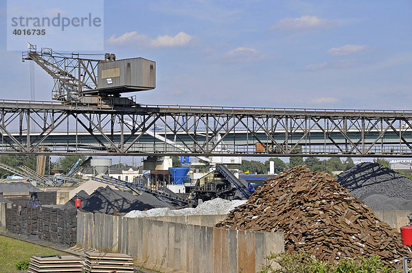 Brückenkran  Kohleninsel  Binnenhafen DuisPort  Duisburg  Nordrhein-Westfalen  Deutschland  Europa