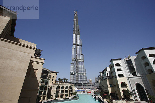 Blick auf den Burj Dubai Wolkenkratzer vom Palace Hotel aus  Dubai  Vereinigte Arabische Emirate
