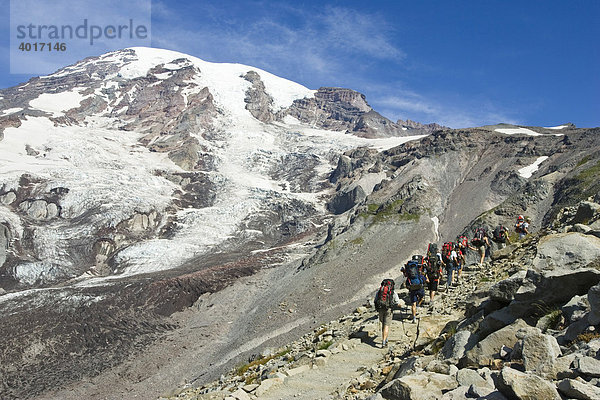 Bergsteiger am Mount Rainier  Mount Rainier Nationalpark  Washigton  USA