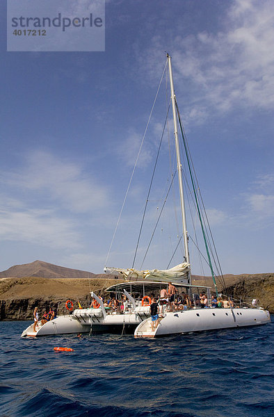 Segeltörn mit dem Catlanza Katamaran zu den Papagayo Stränden  Papagayo Strand  Lanzarote  Kanarische Inseln  Spanien