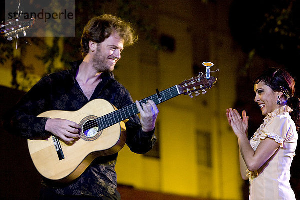 Flamencokonzert  Open-Air Auftritt auf der Plaza el Pumarejo  Sevilla  Andalusien  Spanien