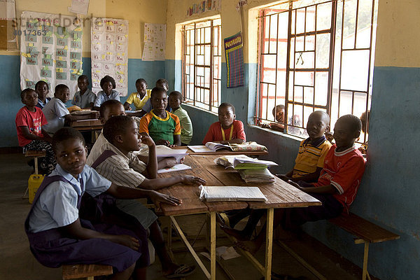 Schule in einem afrikanischen Dorf  Mukuni Village  Südprovinz  Sambia  Republik Sambia  Afrika