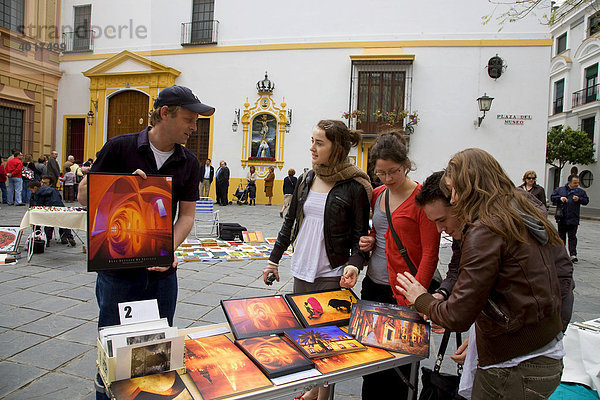 Marcadillo de Arte los domingos  Kunstmarkt sonntags auf dem Platz des Museums  Plaza del Museo Sevilla  Sevilla  Andalusien  Spanien  Europa