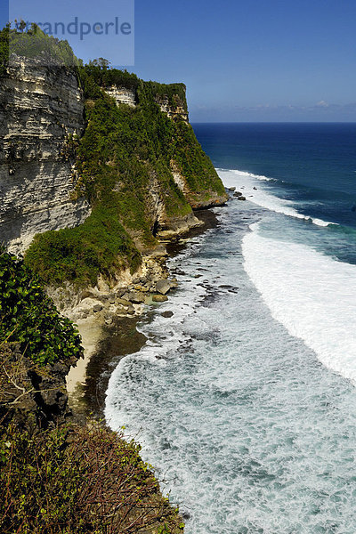 Steilküste am Ulu-Watu-Tempel  Halbinsel Bukit Badung  Bali  Indonesien