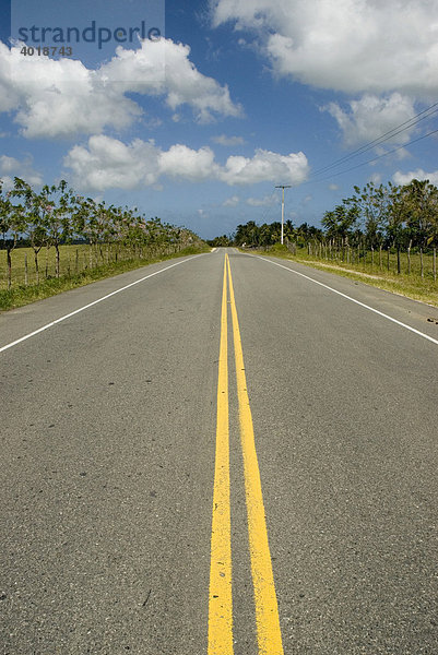 Straße in der Dominkanischen Republik  Mittelamerika