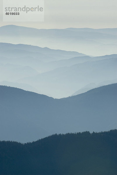 Nebelstimmung in den Bergen  Hochschwab  Steiermark  Österreich  Europa