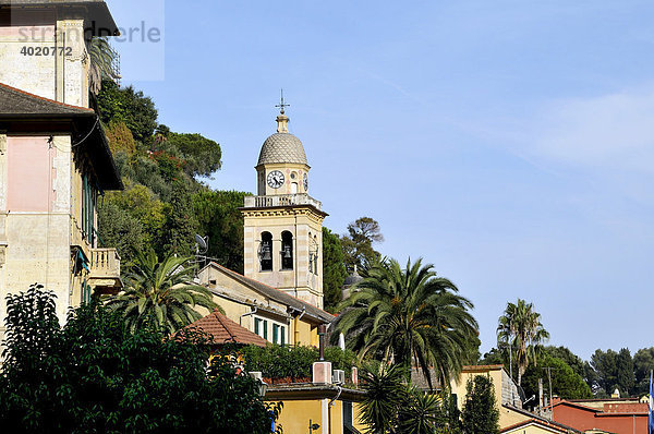 Malerische Kirche in Portofino  Riviera di Levante  Italien  Europa