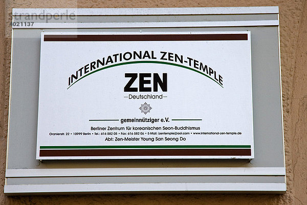 Schild an der Hauswand des International ZEN-Temple  Tempel in Berlin  Deutschland  Europa