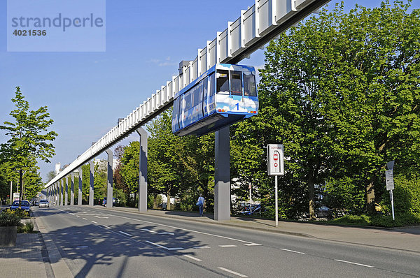 Schwebebahn  Hochbahn  H-Bahn  Universität  Dortmund  Nordrhein-Westfalen  Deutschland  Europa