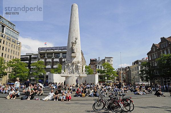 Nationaldenkmal  Dam Platz  Amsterdam  Holland  Niederlande  Europa
