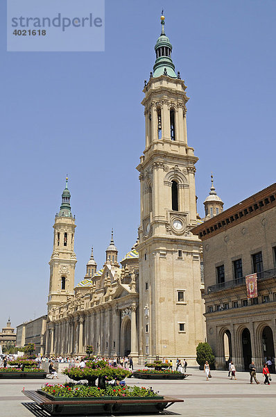 Basilika de Nuestra Senora del Pilar  Kathedrale  Plaza del Pilar  Platz  Zaragoza  Saragossa  Aragon  Kastilien  Spanien  Europa