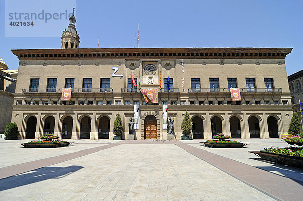 Rathaus  Plaza del Pilar  Platz  Zaragoza  Saragossa  Aragon  Kastilien  Spanien  Europa