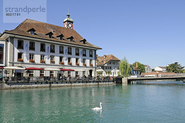 Restaurant  Hotel  Ufer  Brücke  Altstadt  Fluss Aare  Thun  Kanton  Bern  Schweiz  Europa Kanton Bern