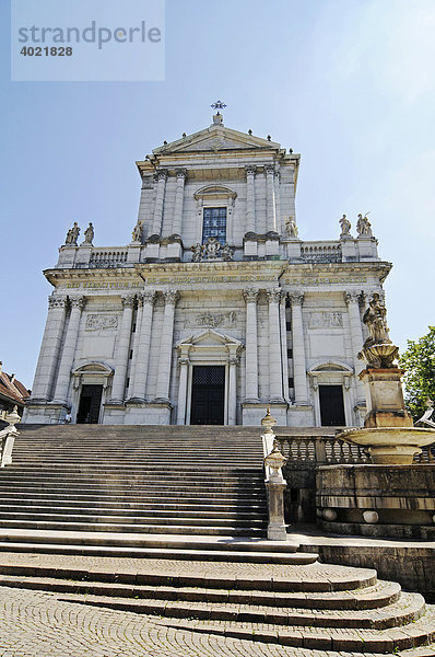 Fassade  Treppe  St Ursen  Kathedrale  Solothurn  Schweiz  Europa