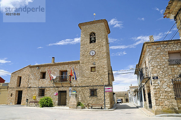 Kirche  Kirchplatz  Dorfplatz  Straßen  Dorf Tebar  Provinz Cuenca  Kastilien La Mancha  Spanien  Europa