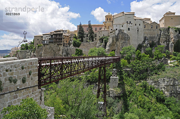 Brücke  Tal  Schlucht  die hängenden Häuser  las casas colgadas  Unesco Weltkulturerbe  Cuenca  Kastilien La Mancha  Spanien  Europa
