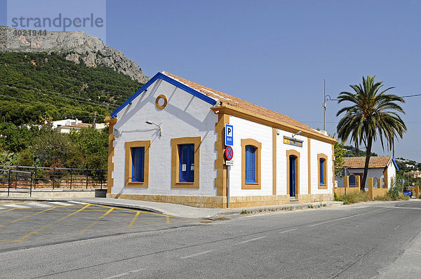Bahnhof  Gebäude  Palmen  Calpe  Costa Blanca  Alicante  Spanien  Europa