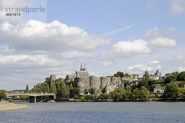 Stadtansicht  Chateau  Schloss  Burg  Fluss La Maine  Angers  Pays de la Loire  Frankreich  Europa