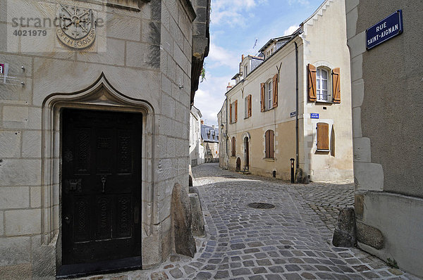 Schmale Gasse  alte Häuser  Altstadt  Burgviertel  Angers  Pays de la Loire  Frankreich  Europa