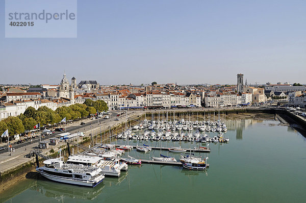 Stadtansicht  Übersicht  Hafen  La Rochelle  Poitou Charentes  Frankreich  Europa