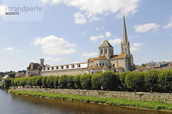 Kirche  Kloster  Abbaye  Fluss La Gartempe  Saint Savin  Poitou Charentes  Frankreich  Europa