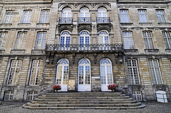 Eingang  Fassade  Musee des Beaux Arts  Museum der schönen Künste  Arras  Nord Pas de Calais  Frankreich  Europa