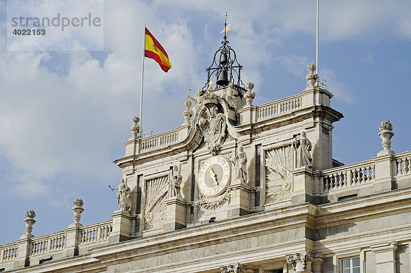 Fahne  Fassade  Thronsaal  Palacio Real  Königspalast  Madrid  Spanien  Europa