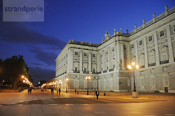 Fassade  Palacio Real  Königspalast  Plaza de Oriente  Abendlicht  Madrid  Spanien  Europa