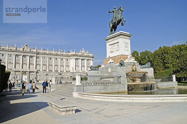 Reiterstandbild Philipp lV  Felipe  Denkmal  Plaza de Oriente  Palacio Real  Königspalast  Madrid  Spanien  Europa