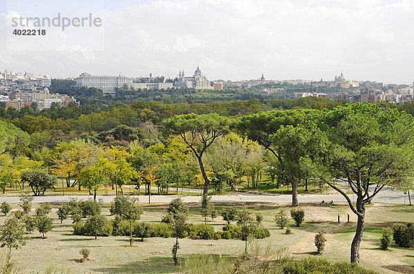 Casa de Campo  Grünanlage  Stadtpark  Aussicht  Stadt  Madrid  Spanien  Europa