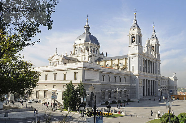Kathedrale  Catedral de Nuestra Senora de la Almudena  Madrid  Spanien  Europa