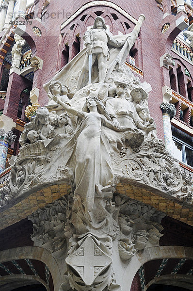 Verzierte Fassade  Figuren  Palau de la Musica Catalana  Konzerthalle  Architekt Lluis Domenech i Montaner  Barcelona  Katalonien  Spanien  Europa